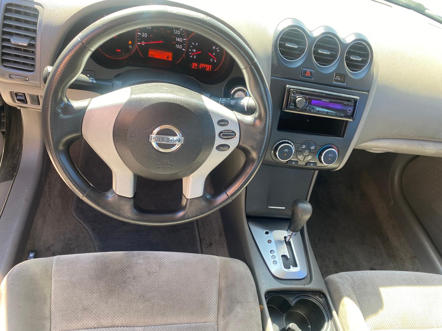 2009 Nissan Altima 2.5 (1N4AL21E79C) with an 2.5L L4 DOHC 16V engine, 6-Speed Manual Overdrive transmission, located at 44356 Date Ave., Lancaster, CA, 93534, (661) 945-6555, 34.688919, -118.139374 - Photo#2